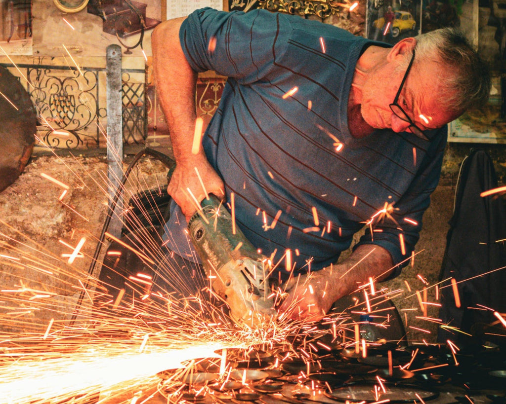 The Benefits of Beeswax Barrier Hand Creams for Mechanics and Machine Tooling Operators